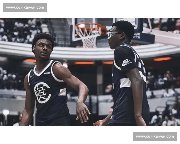 勒布朗之子布莱斯助阵亚利桑那大学学弟锦标赛：传承篮球基因，见证未来之星成长