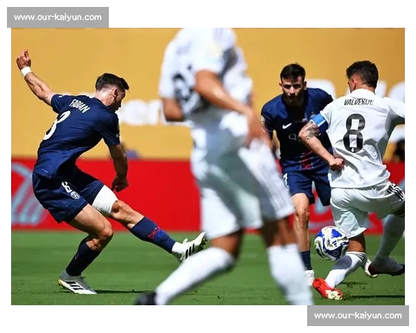 李明携子观战世俱杯:从单车少年到青训引路人的足球传承 李明携子观战世俱杯:从单车少年到青训引路人的足球传承