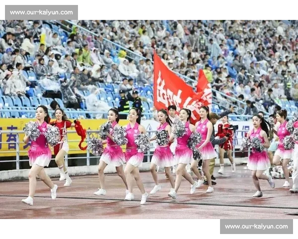 最红啦啦队出征苏超！激情助威点燃绿茵场