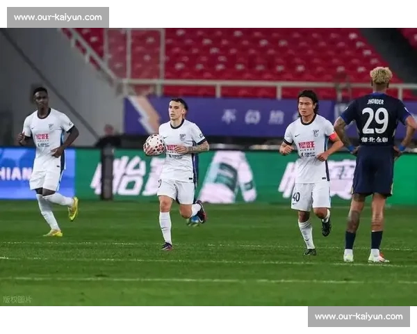 球迷协会成员阿达倒卖大连英博包厢票被曝光，威胁举报者引发争议